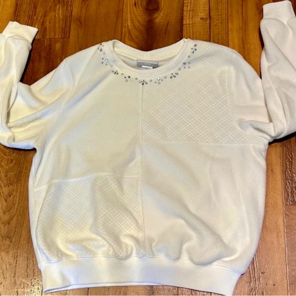 White Fleece Top By Alfred Dunner. Size PM - Picture 6 of 10